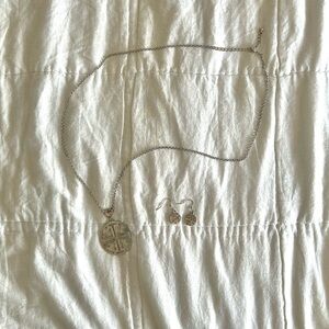 silver jewelry set (necklace + earrings)